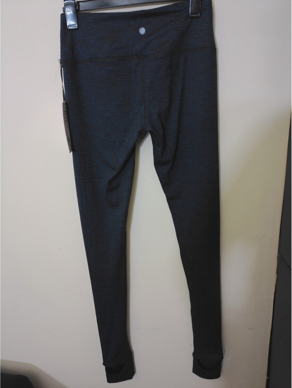 NWT Yogalicious Leggings Womens Black Size M High Waist Yoga Pants Stirrup Ankle - Picture 4 of 8